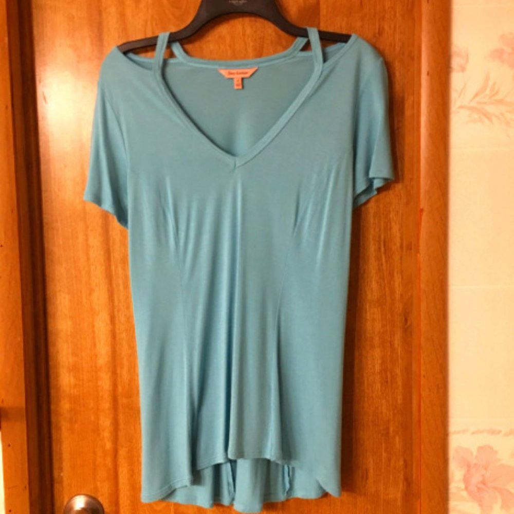 Juicy Couture V neck turquoise top